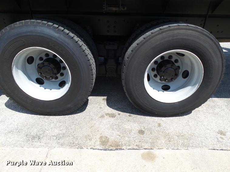 image for item L1505 2002 Chevrolet C7500 flatbed truck