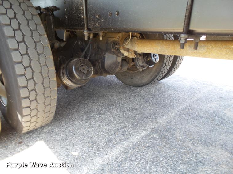 image for item L1505 2002 Chevrolet C7500 flatbed truck