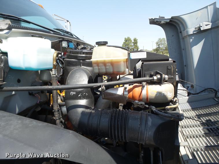 image for item L1505 2002 Chevrolet C7500 flatbed truck