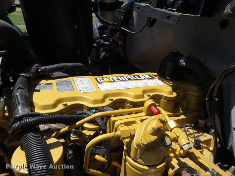 image for item L1505 2002 Chevrolet C7500 flatbed truck