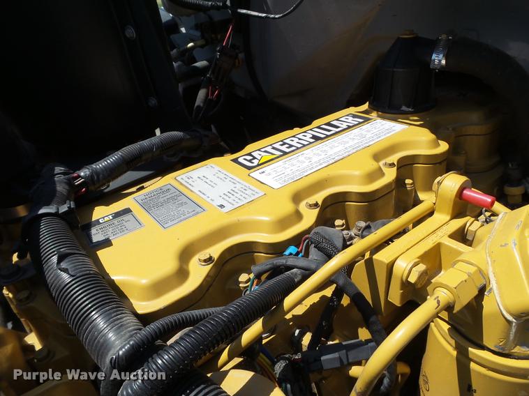 image for item L1505 2002 Chevrolet C7500 flatbed truck