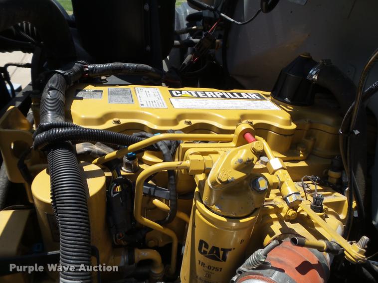 image for item L1505 2002 Chevrolet C7500 flatbed truck