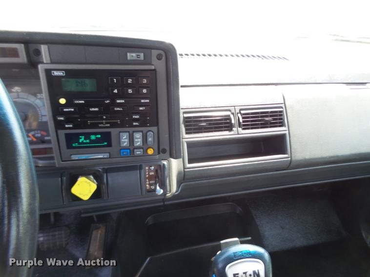 image for item L1505 2002 Chevrolet C7500 flatbed truck