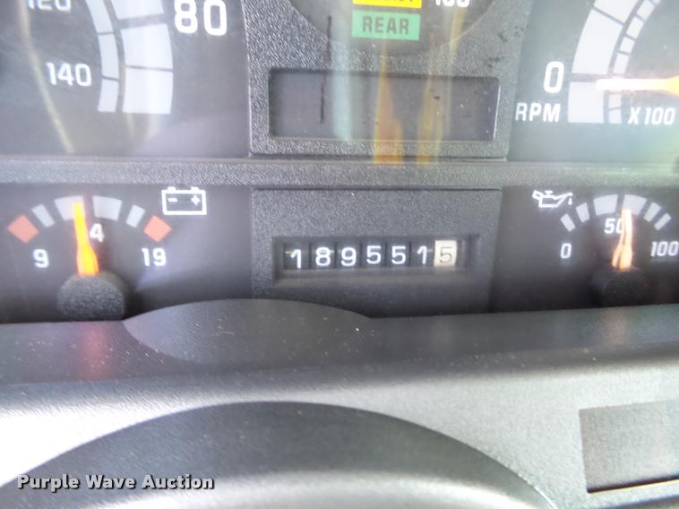 image for item L1505 2002 Chevrolet C7500 flatbed truck