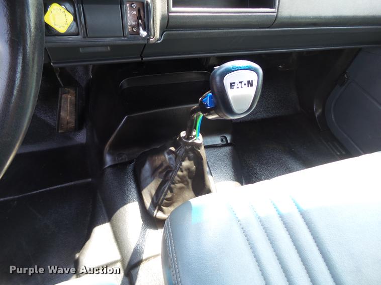 image for item L1505 2002 Chevrolet C7500 flatbed truck