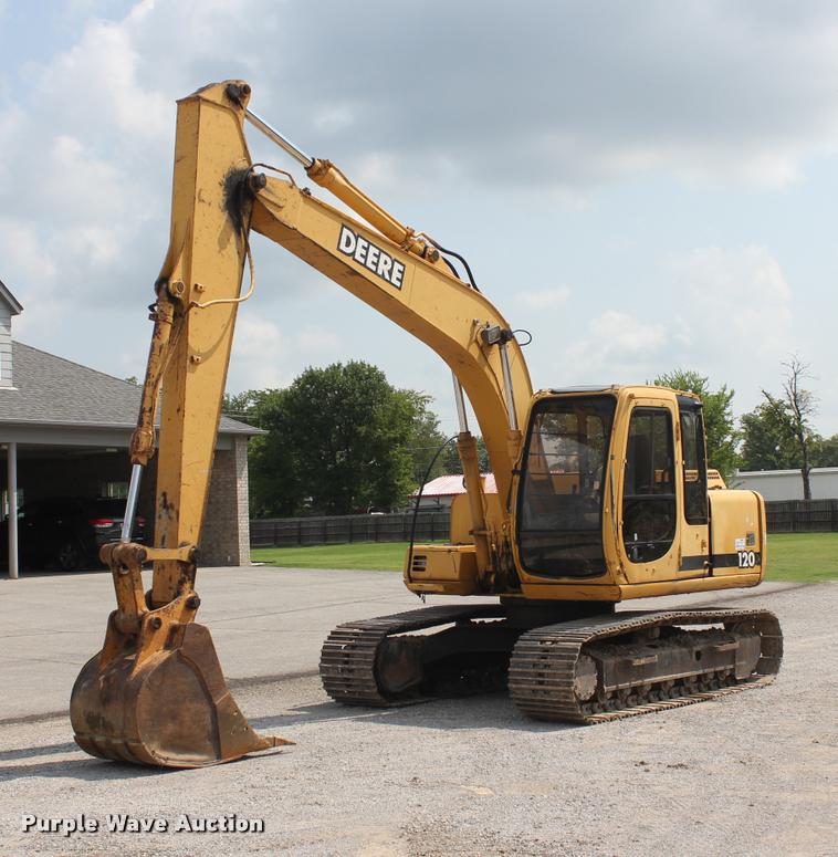 image for item L3207 2000 John Deere 120 excavator