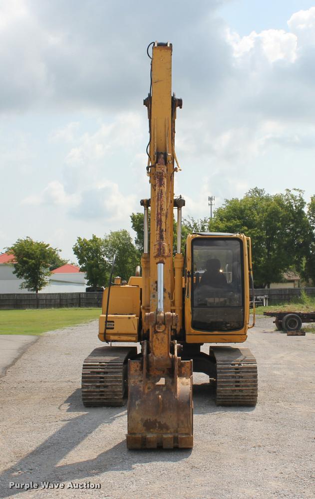 image for item L3207 2000 John Deere 120 excavator