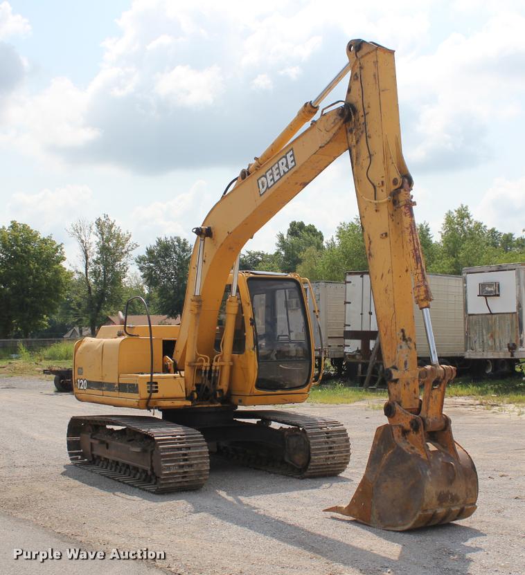 image for item L3207 2000 John Deere 120 excavator
