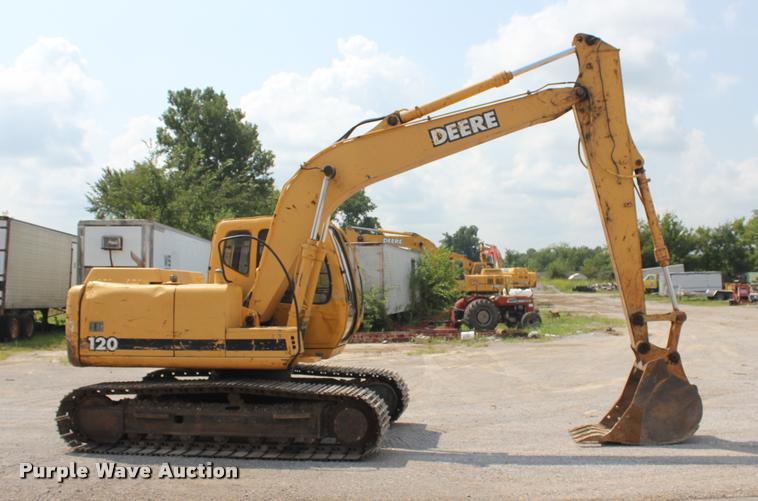 image for item L3207 2000 John Deere 120 excavator