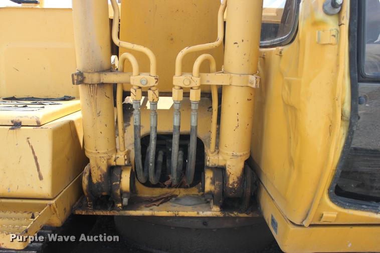 image for item L3207 2000 John Deere 120 excavator
