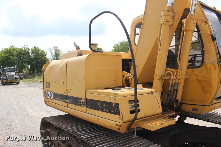 image for item L3207 2000 John Deere 120 excavator