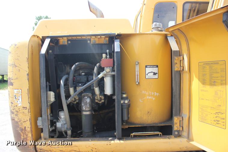 image for item L3207 2000 John Deere 120 excavator