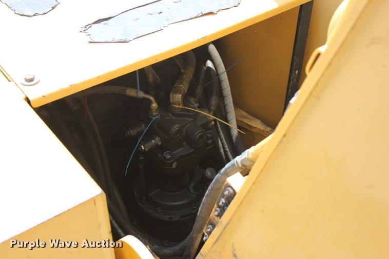 image for item L3207 2000 John Deere 120 excavator