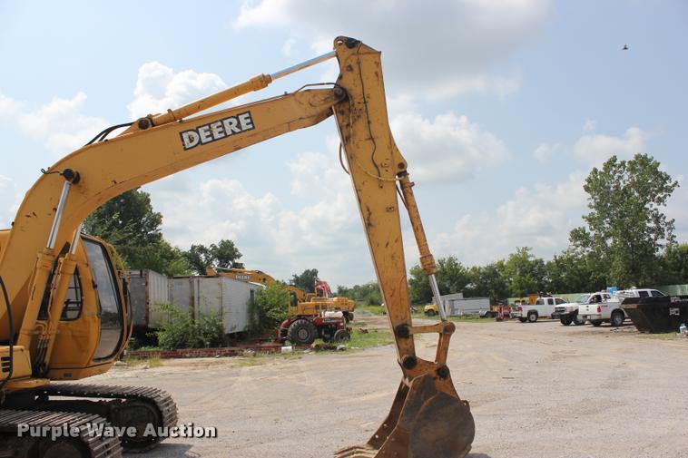 image for item L3207 2000 John Deere 120 excavator