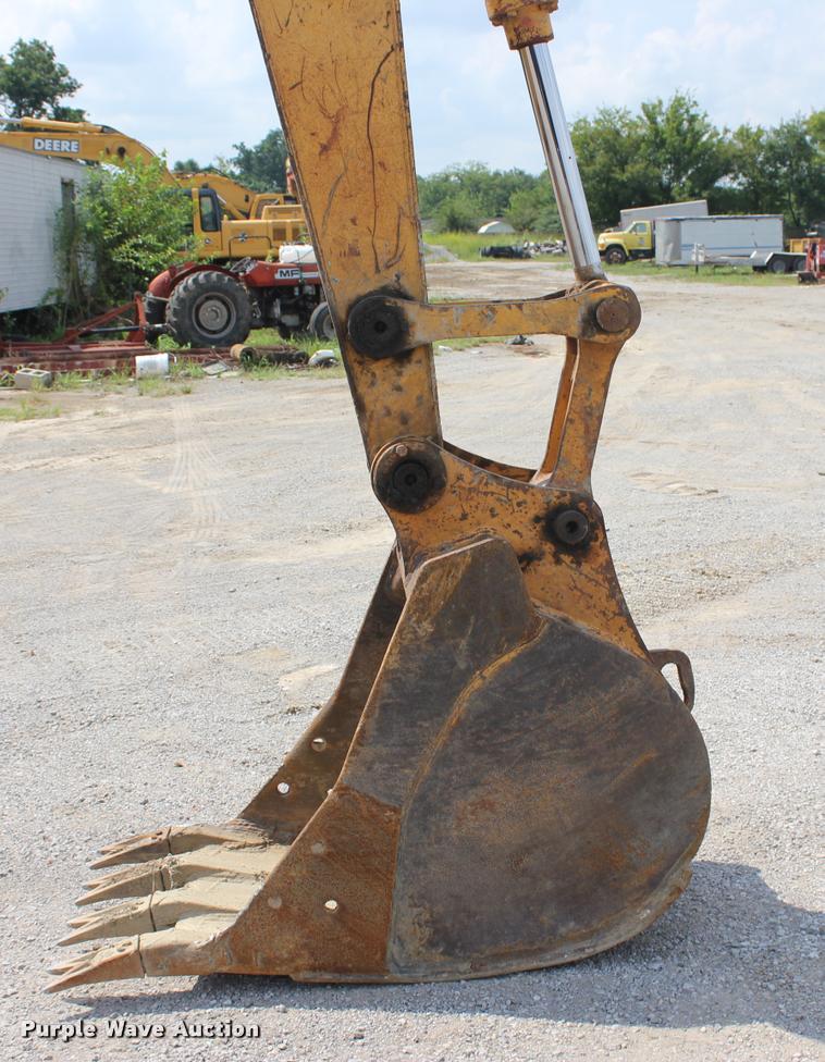 image for item L3207 2000 John Deere 120 excavator