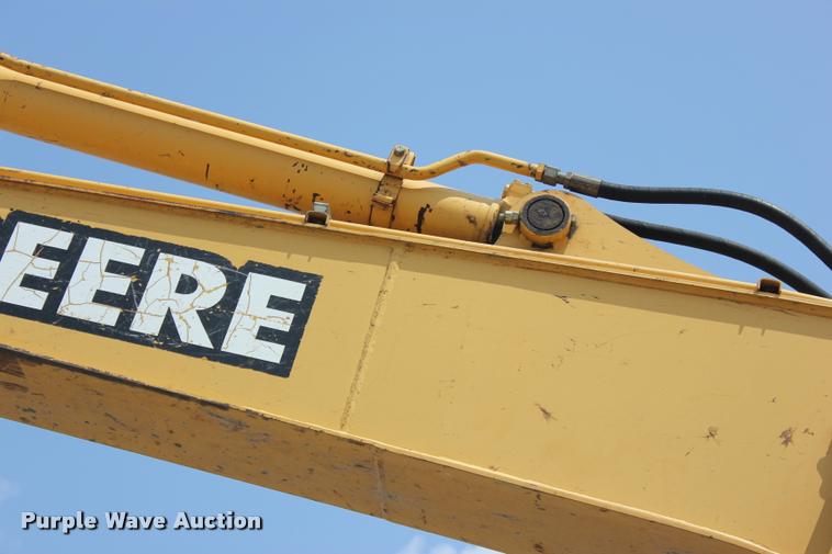 image for item L3207 2000 John Deere 120 excavator