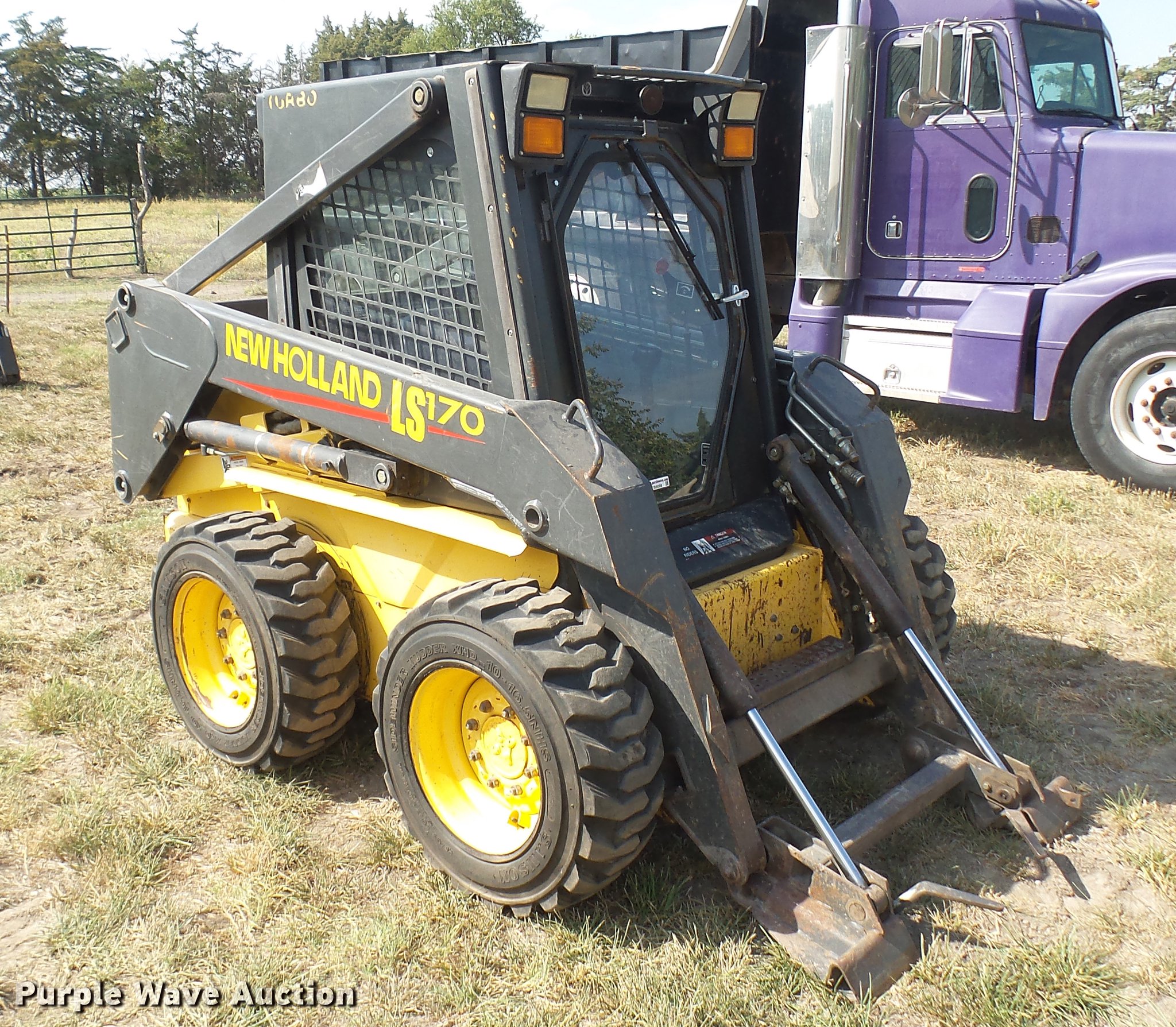 2004 New Holland LS170 skid steer in Moundridge, KS Item EB9088 sold