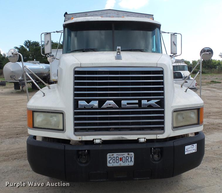 image for item DA2388 1999 Mack CH613 fertilizer tender truck