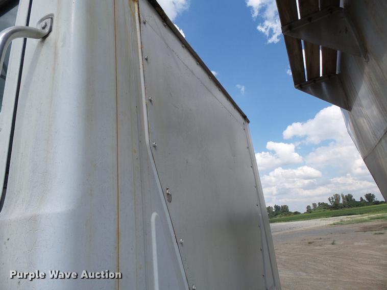 image for item DA2388 1999 Mack CH613 fertilizer tender truck