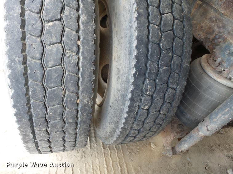 image for item DA2388 1999 Mack CH613 fertilizer tender truck