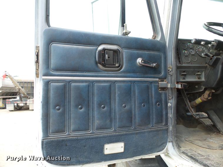 image for item DA2388 1999 Mack CH613 fertilizer tender truck