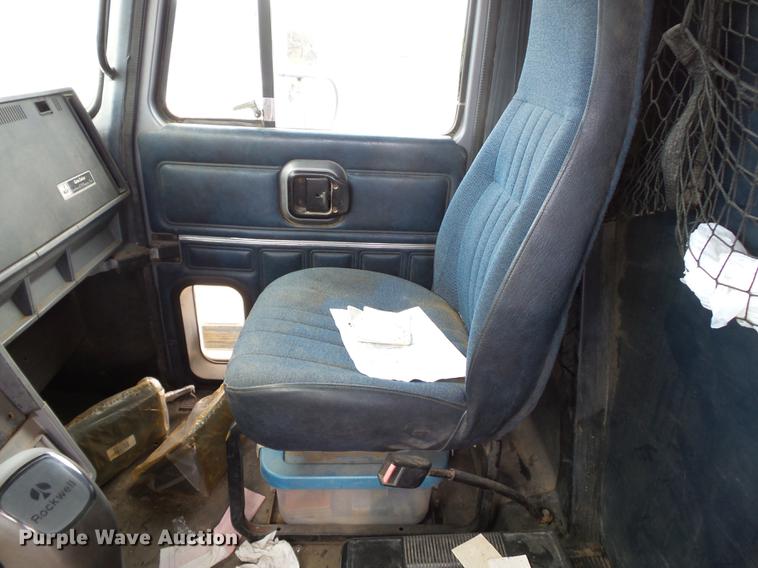 image for item DA2388 1999 Mack CH613 fertilizer tender truck