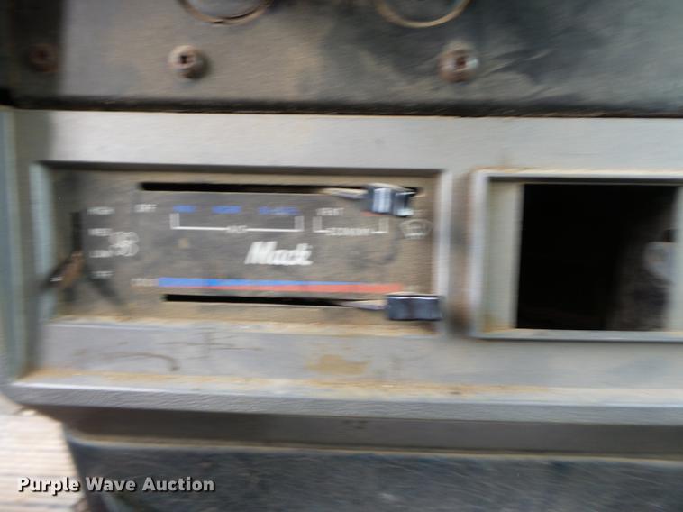 image for item DA2388 1999 Mack CH613 fertilizer tender truck