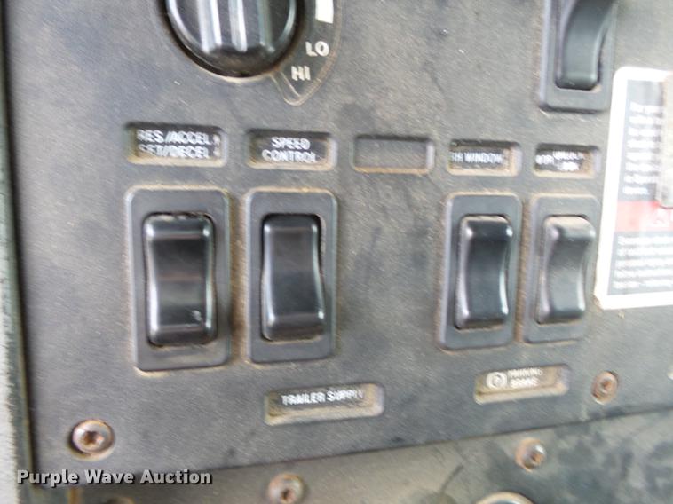 image for item DA2388 1999 Mack CH613 fertilizer tender truck