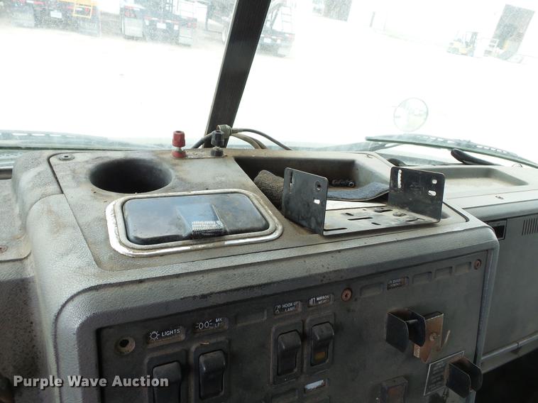 image for item DA2388 1999 Mack CH613 fertilizer tender truck