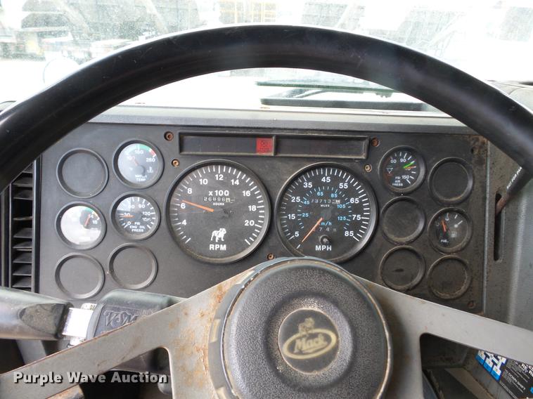 image for item DA2388 1999 Mack CH613 fertilizer tender truck