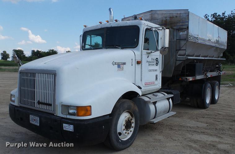 image for item DA2389 1994 International 9400 fertilizer tender truck