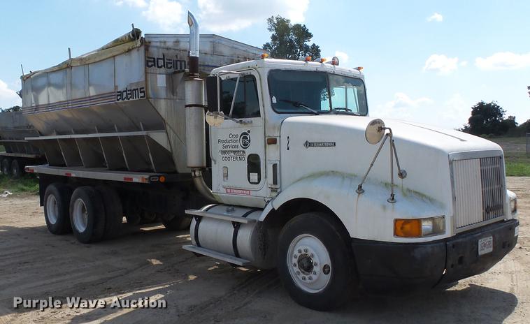 image for item DA2389 1994 International 9400 fertilizer tender truck
