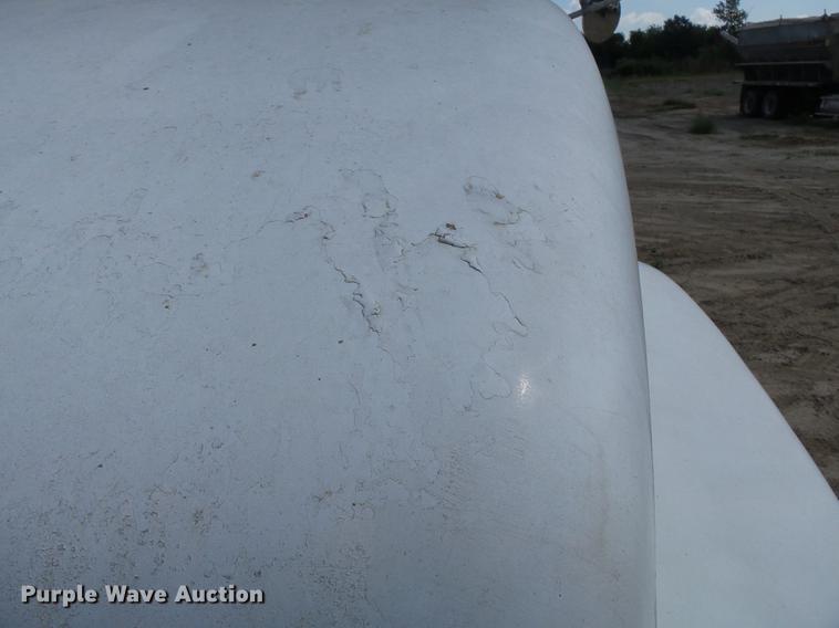 image for item DA2389 1994 International 9400 fertilizer tender truck