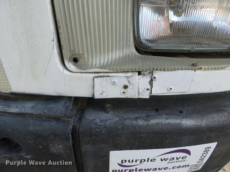 image for item DA2389 1994 International 9400 fertilizer tender truck