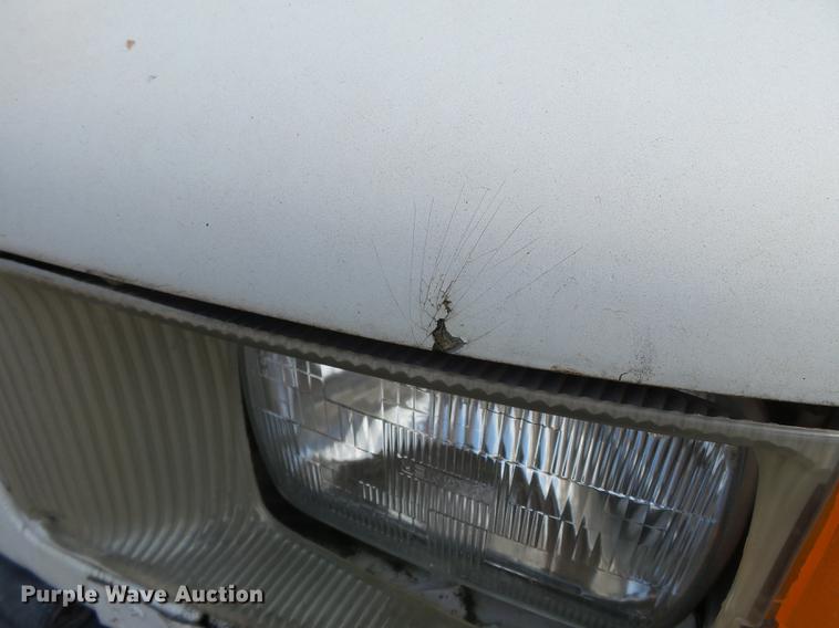 image for item DA2389 1994 International 9400 fertilizer tender truck