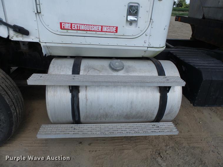 image for item DA2389 1994 International 9400 fertilizer tender truck