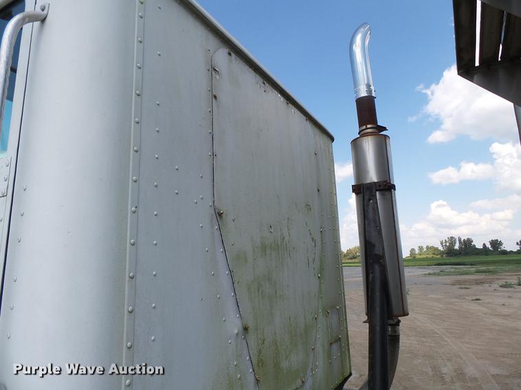 image for item DA2389 1994 International 9400 fertilizer tender truck