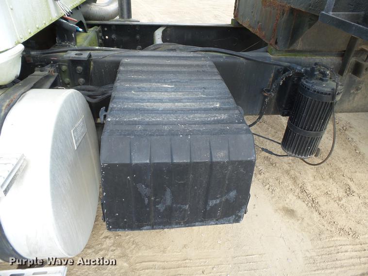 image for item DA2389 1994 International 9400 fertilizer tender truck