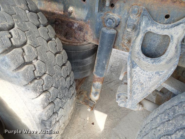 image for item DA2389 1994 International 9400 fertilizer tender truck