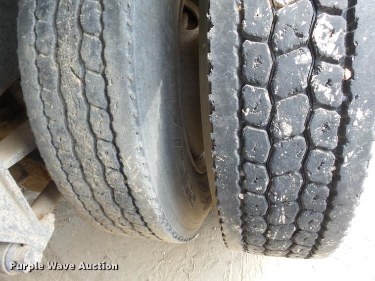 image for item DA2389 1994 International 9400 fertilizer tender truck