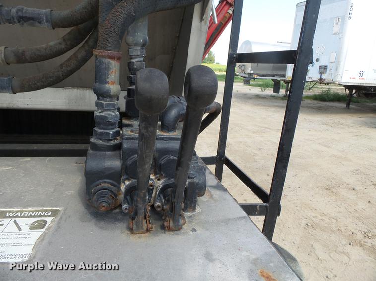 image for item DA2389 1994 International 9400 fertilizer tender truck