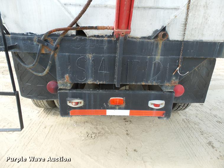 image for item DA2389 1994 International 9400 fertilizer tender truck