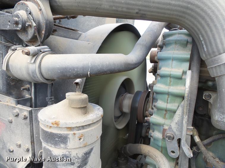 image for item DA2389 1994 International 9400 fertilizer tender truck