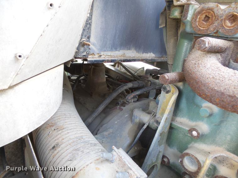 image for item DA2389 1994 International 9400 fertilizer tender truck