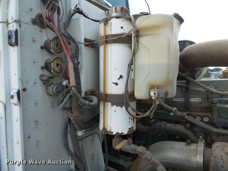 image for item DA2389 1994 International 9400 fertilizer tender truck