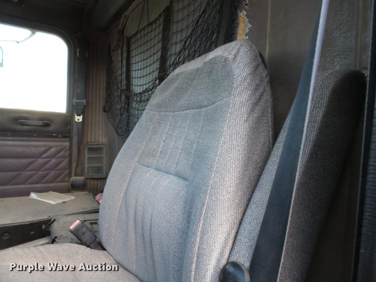 image for item DA2389 1994 International 9400 fertilizer tender truck