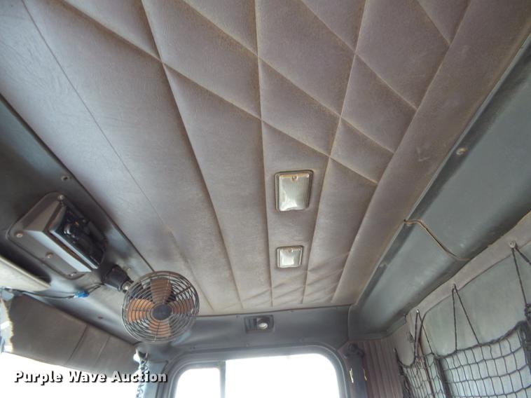 image for item DA2389 1994 International 9400 fertilizer tender truck