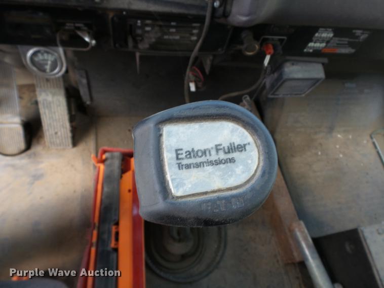 image for item DA2389 1994 International 9400 fertilizer tender truck