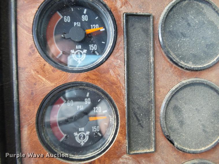 image for item DA2389 1994 International 9400 fertilizer tender truck