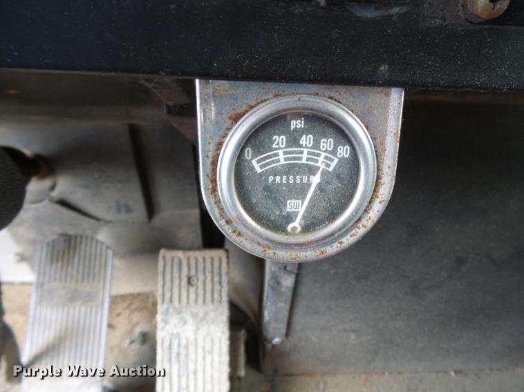 image for item DA2389 1994 International 9400 fertilizer tender truck